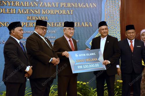 TUN MOHD ALI RUSTAM