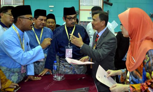 MK07_20042013_BN_BANTAH