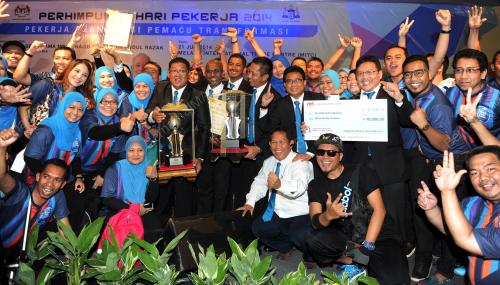 MK07_21062014_PEKERJA_HADIAH