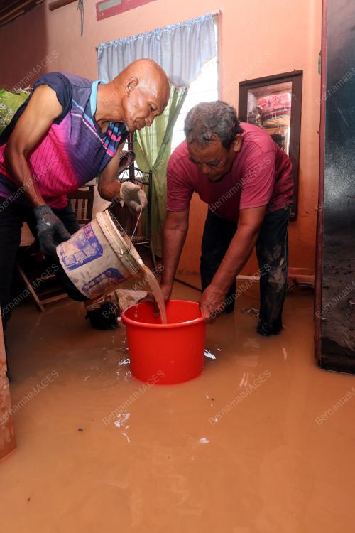 MK07_21112018_BANJIR