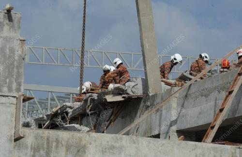MK07_22062015_BANGUNAN_RUNTUH