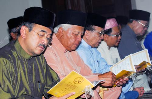 TUN MOHD KHALIL YAAKOB