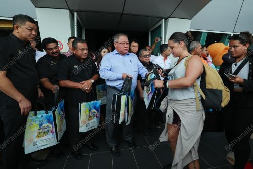 DATUK SERI TIONG KING SING