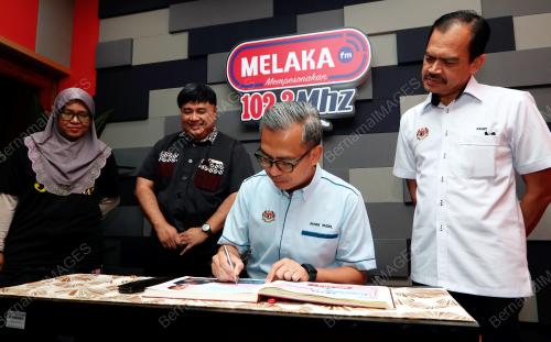 FAHMI FADZIL