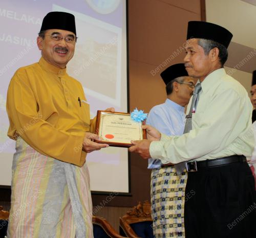 MK07_28012011_ALI_BANTUAN