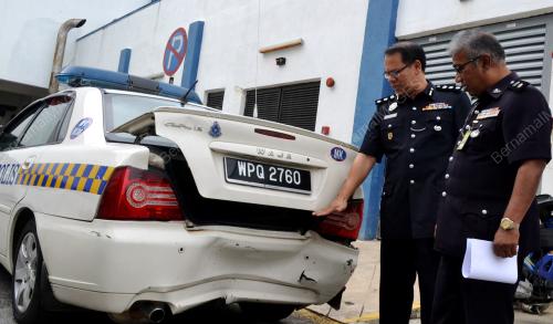 MK07_28122011_POLIS_KERETA