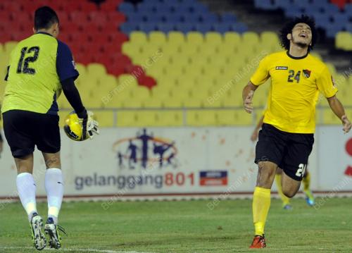 MK07_30032012_BOLA_NS