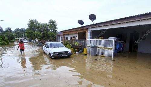 MK07_30032017_BANJIR_KILAT