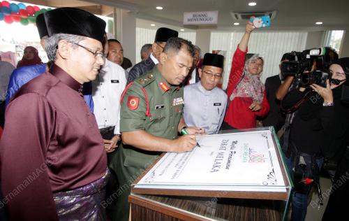 MK08_02082016_PEJ_ZAKAT