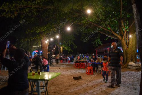 PANTAI PUTERI