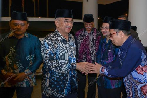 TUN MOHD ALI RUSTAM