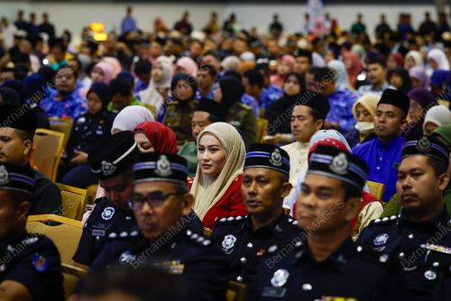 PENJAWAT AWAM