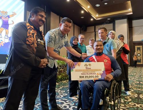 DATUK ABDUL RAZAK ABDUL RAHMAN