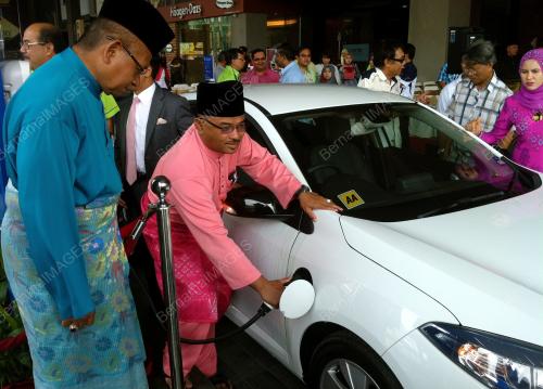 MK08_11102013_KM_KERETA