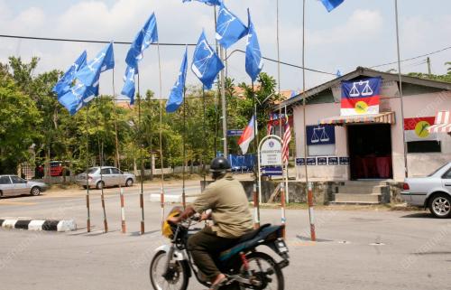 MK08_12022011_BENDERA_BN