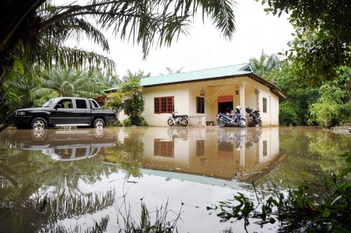 MK08_14112017_BANJIR_KILAT