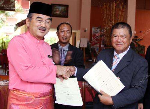 DATUK SERI MOHD ALI RUSTAM