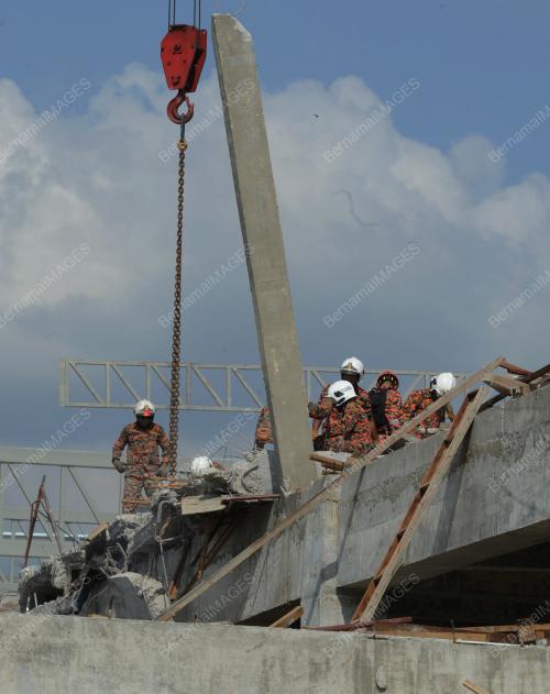 MK08_22062015_BANGUNAN_RUNTUH