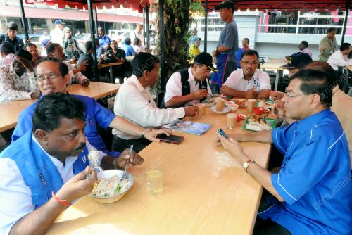 MK08_23042013_CALON_MINUM
