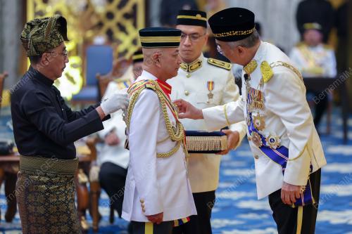 TUN MOHD ALI RUSTAM