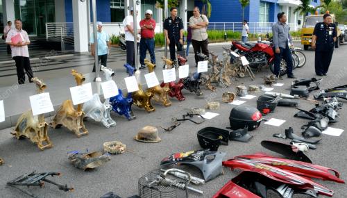 MK08_26022013_CURI_MOTOSIKAL