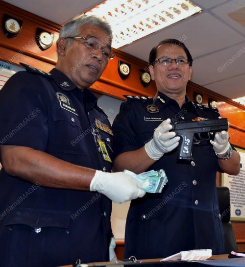 MK08_28122011_POLIS_CURI