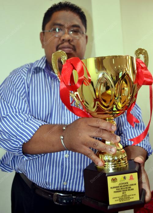 MK08_30092013_PIALA_BELIA