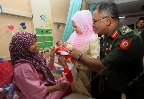 MK08_31082017_BAYI_MERDEKA_BN201708304482