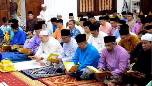 MK09_02032017_AGONG_SOLAT
