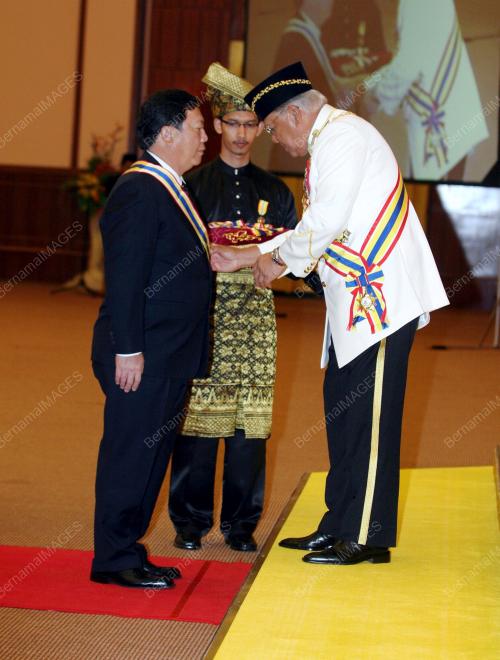 TUN MOHD KHALIL YAAKOB