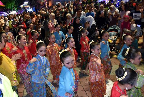 PERARAKAN KEBAYA DAN BUSAN AKLASIK