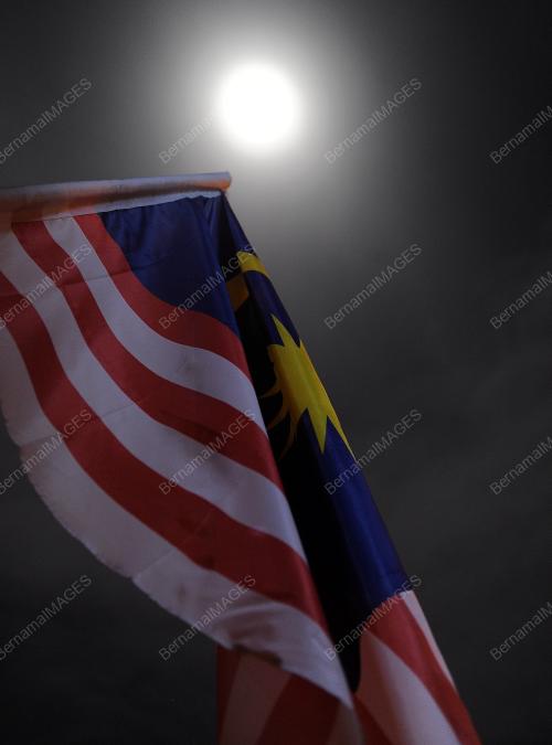 MK09_14112016_BULAN_BESAR