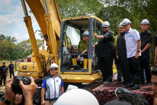 DATUK SERI FADILLAH YUSOF
