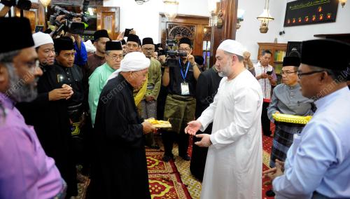MK10_02032017_AGONG_SOLAT