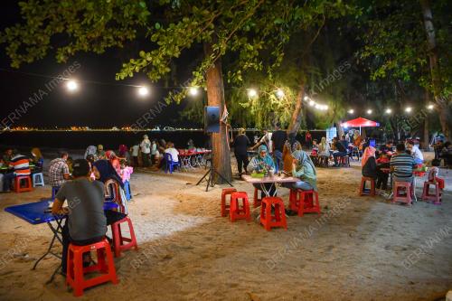 PANTAI PUTERI