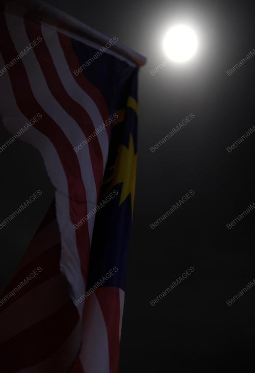 MK10_14112016_BULAN_BESAR