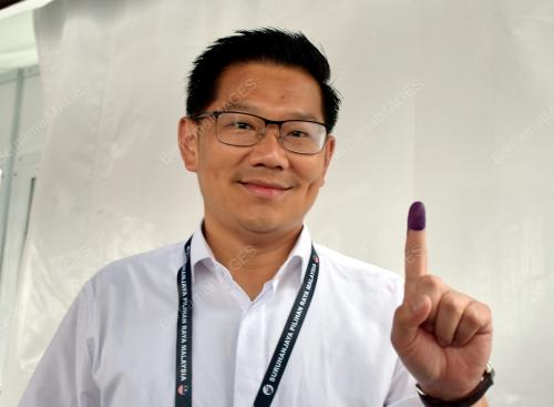 DATUK LIM BAN HONG