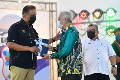 DATUK SERI REEZAL MERICAN NAINA MERICAN