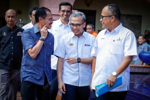 FAHMI FADZLI