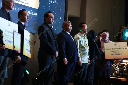 NIK NAZMI NIK AHMAD
