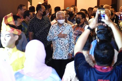 DATUK SERI ISMAIL SABRI YAAKOB
