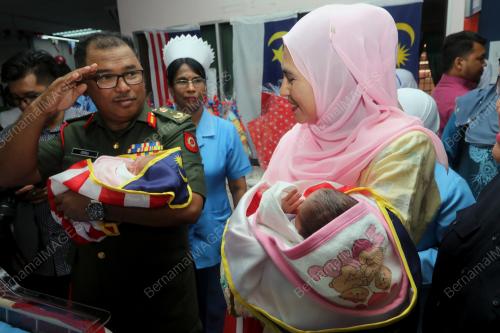MK10_31082017_BAYI_MERDEKA_BN201708304482