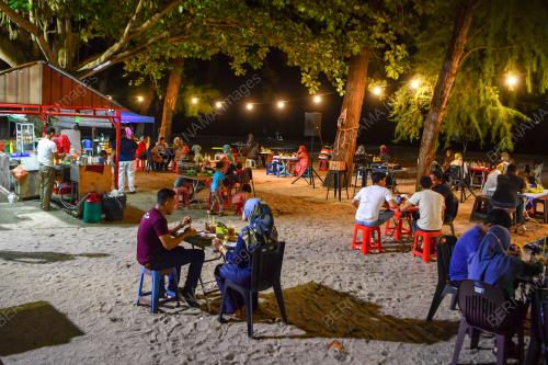 PANTAI PUTERI