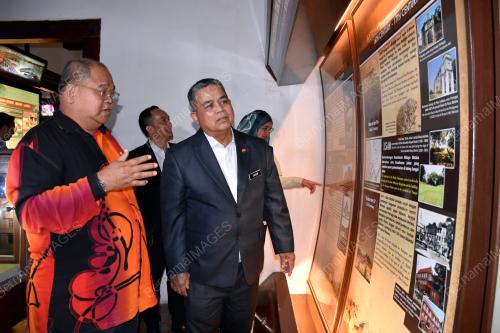 DATUK AARON AGO DAGANG