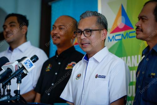 FAHMI FADZLI