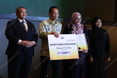 NIK NAZMI NIK AHMAD