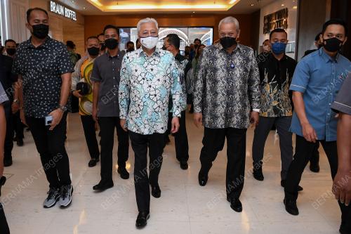 DATUK SERI ISMAIL SABRI YAAKOB