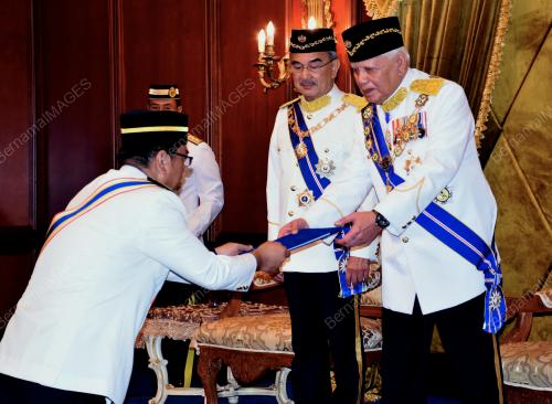 TUN DR MOHD KHALIL YAAKOB