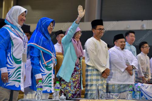 DATUK SERI DR WAN AZIZAH WAN ISMAIL
