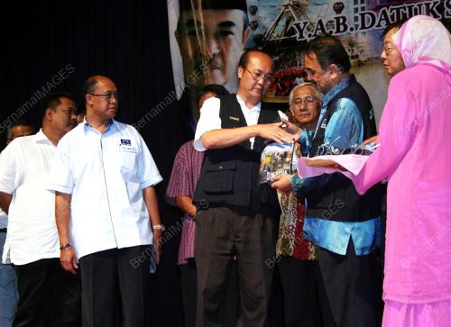 DATUK SERI MOHD ALI RUSTAM
